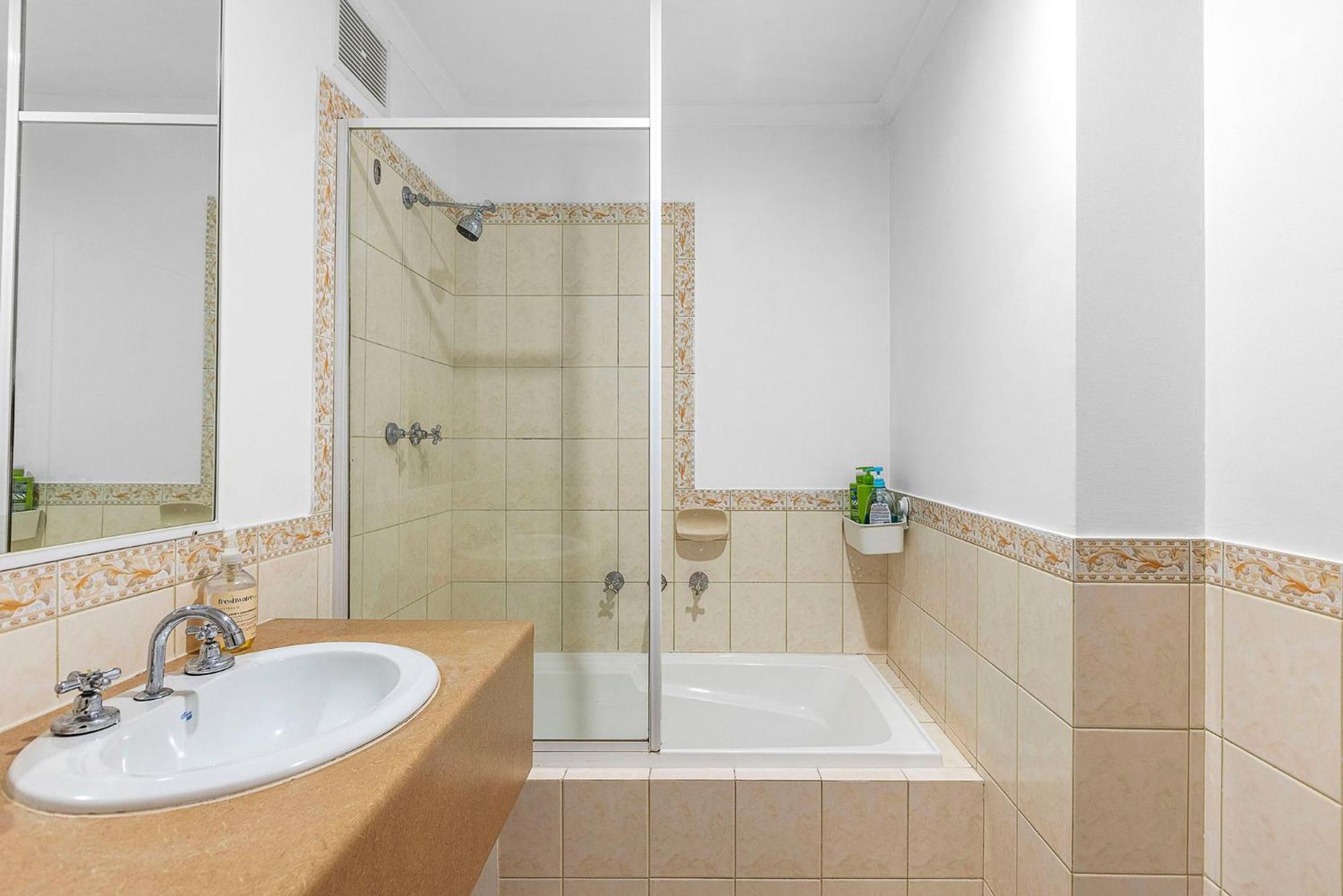 A City Oasis 101 - Full Apartment With Balcony — Photos 2