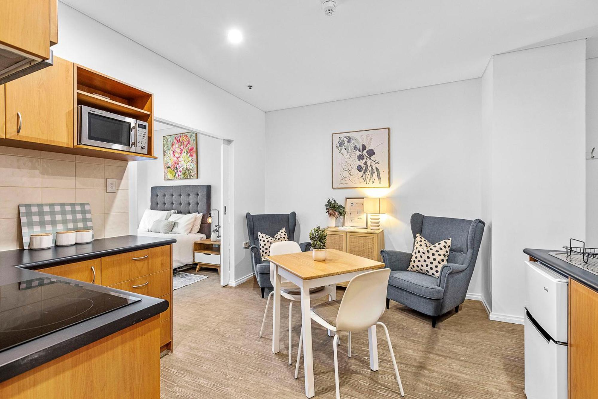 A City Oasis 101 - Full Apartment With Balcony, Perth